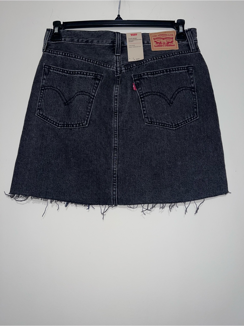 NWT Levi's High Rise Deconstructed Distressed Black Skirt Women's Size 8/29 - Picture 3 of 7